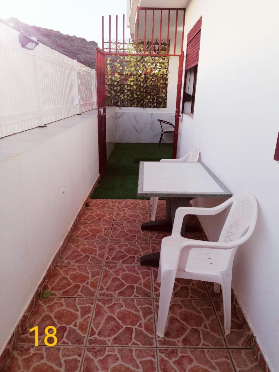 Big Villa Puerto Rico Streetfront With Private Saltwater Jacuzzi Pool, Bbq, Kitchen & 3 Terraces Near Shopping Center Porto Rico Exterior foto