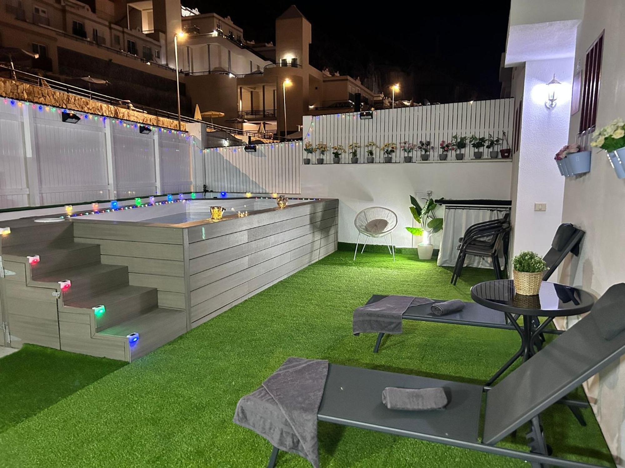 Big Villa Puerto Rico Streetfront With Private Saltwater Jacuzzi Pool, Bbq, Kitchen & 3 Terraces Near Shopping Center Porto Rico Exterior foto